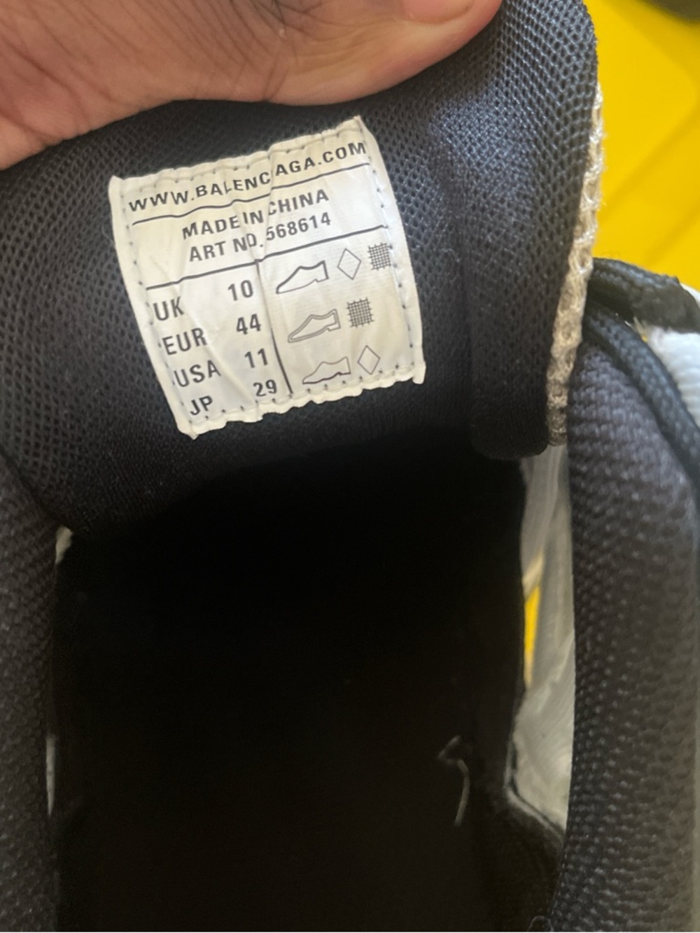 Balenciaga Black and White Sneaker (Men's) - Picture 5 of 7